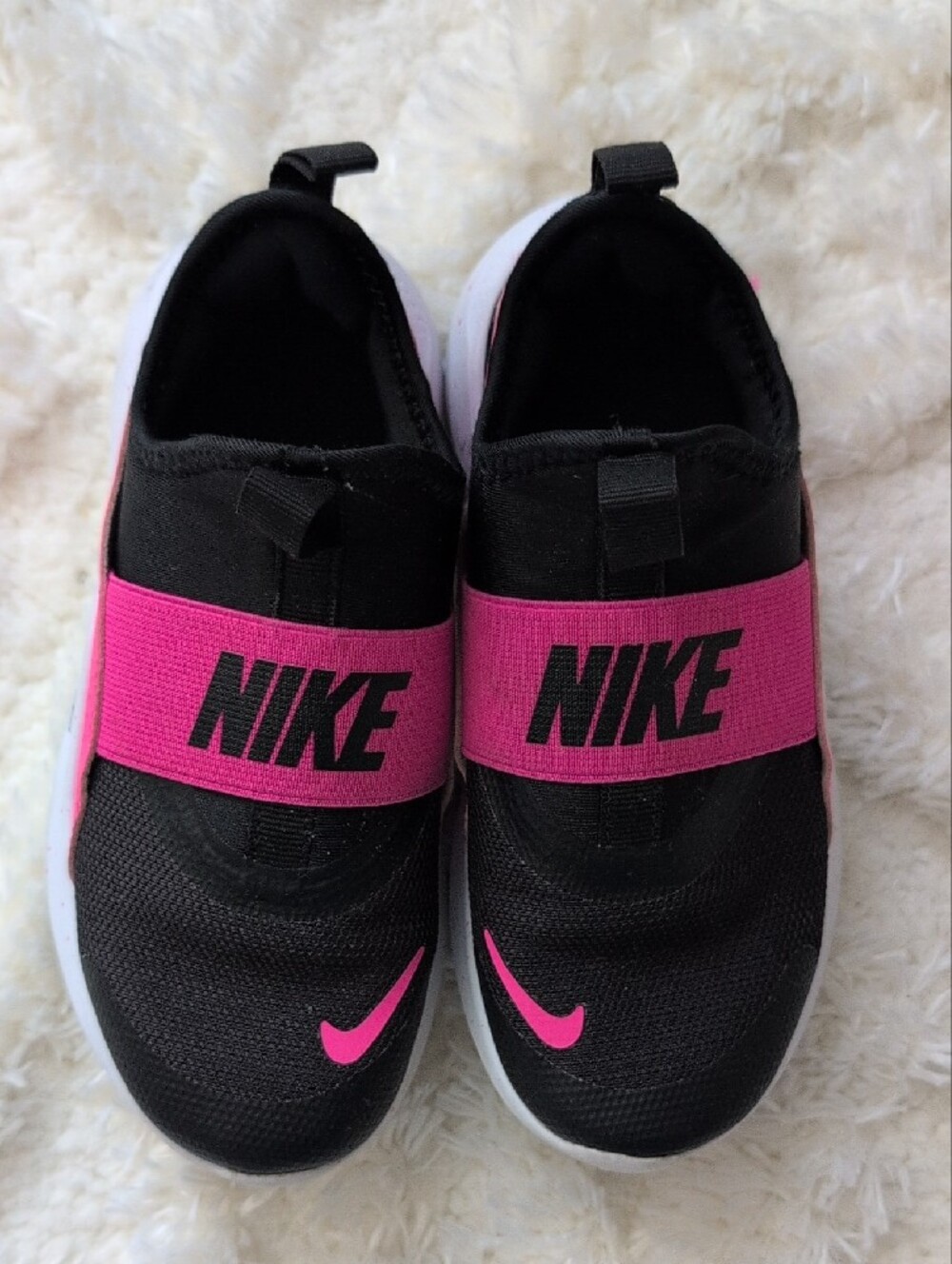 Kids' pink and black Nike sneakers - Picture 2 of 4